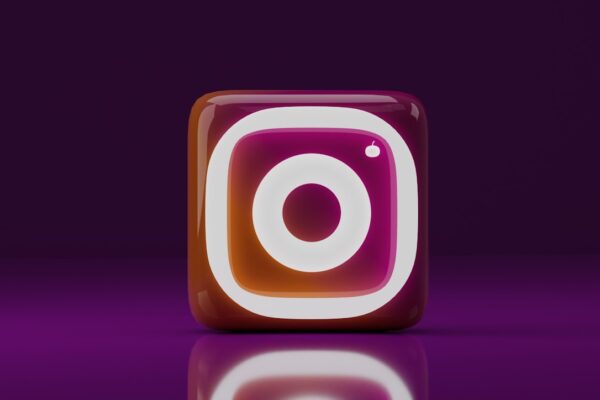 Quảng cáo Facebook và Instagram cho khách sạn trên thiết bị di động